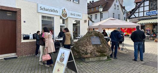 Neueröffnung bei bestem Wetter und guter Musik Neueröffnung bei bestem Wetter und guter Musik